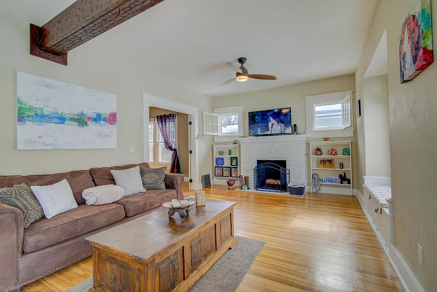 4 bed, 2365 sqft, $2,400 — Photo 2
