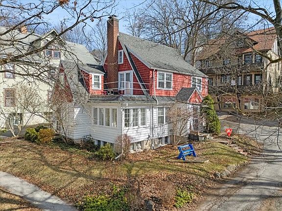 3rd image of 115 Ferris Pl