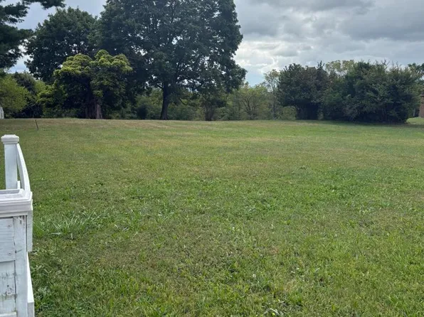 1026 Fairview Dr, Berkeley Springs, WV 25411