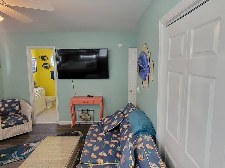 110 S High Point Ave — Photo 25