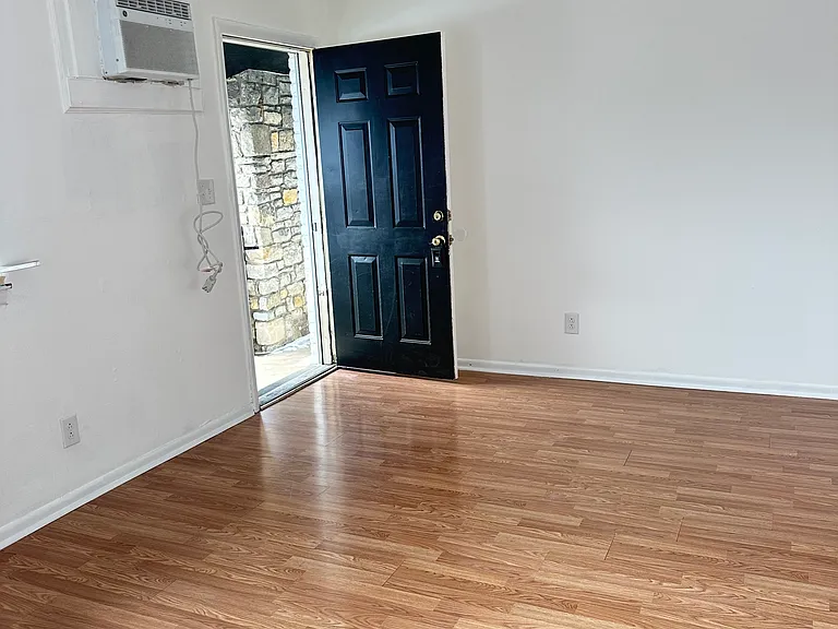 902 32nd Ave N #C — Photo 3