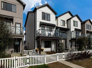 19216 27th Ave NW, Edmonton, AB T6M 1L1