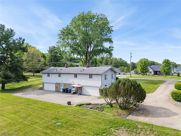 4th image of 134 Center Rd