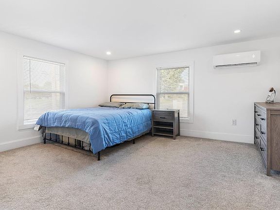 4th image of 2826 Campbell Ave