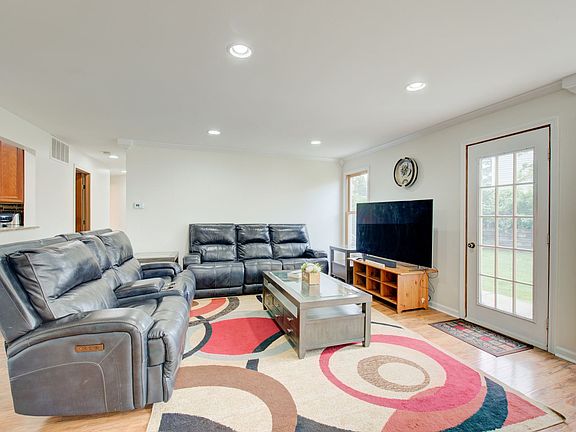 3rd image of 1801 Fox Run Dr Unit A