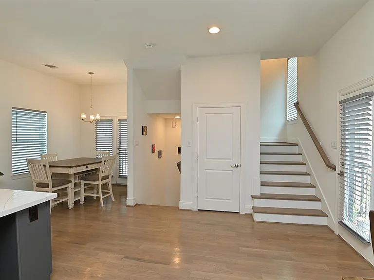 1117 W 16th St #C — Photo 15