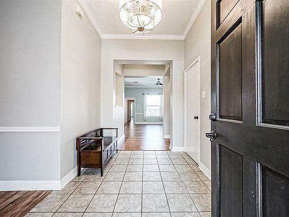 2nd image of 1523 Crescent Shores Ln