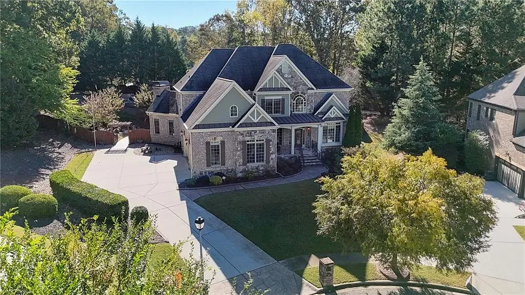 7 bed, 6038 sqft, $5,500 — Photo 1