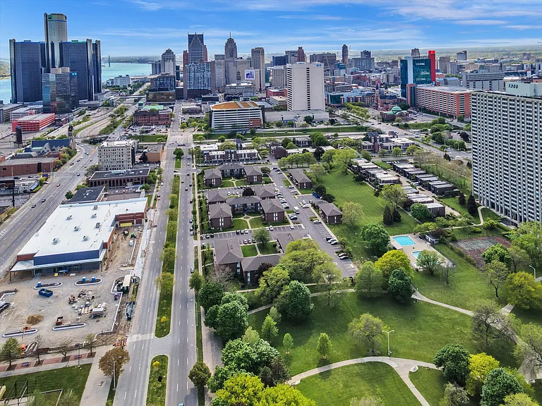 Lafayette Park Place - Detroit, MI — Photo 17