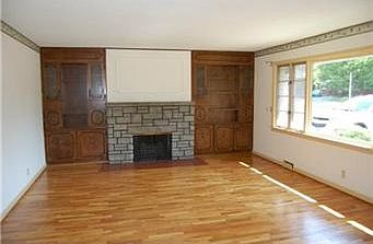 3rd image of 2300 10th Ave
