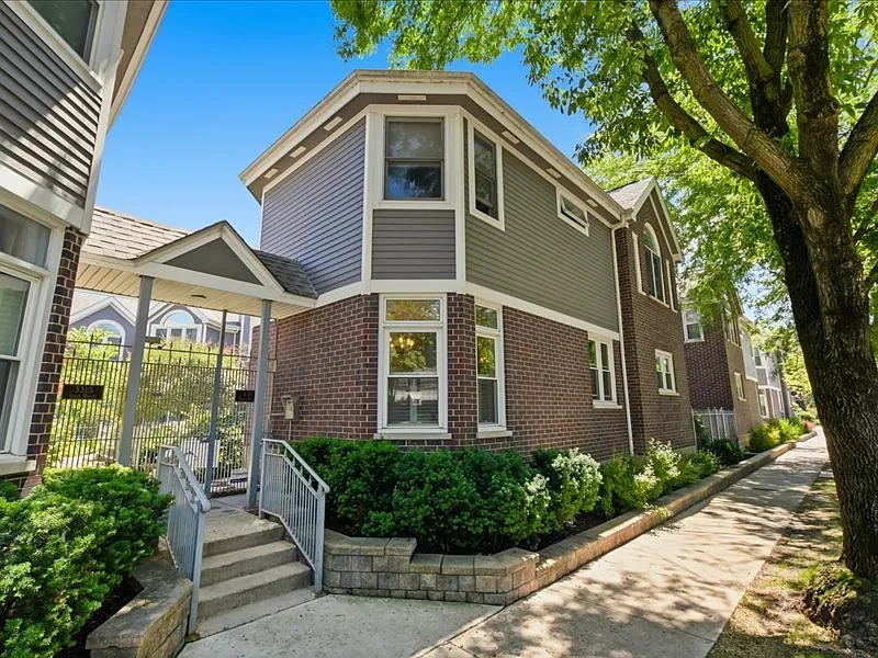 3311 N Racine Ave #A