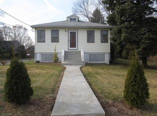 67 Reynolds Ave, Whippany, NJ 07981