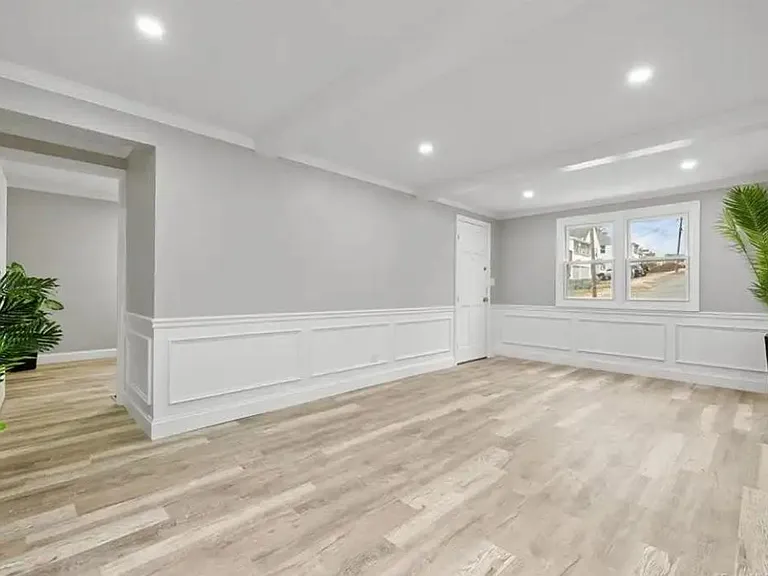 212 Greene St — Photo 17