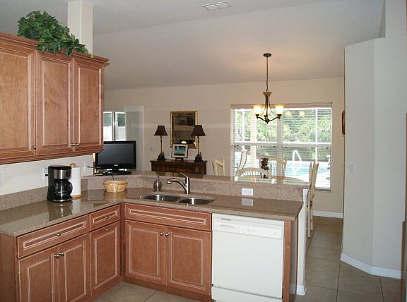 4th image of 227 London Dr