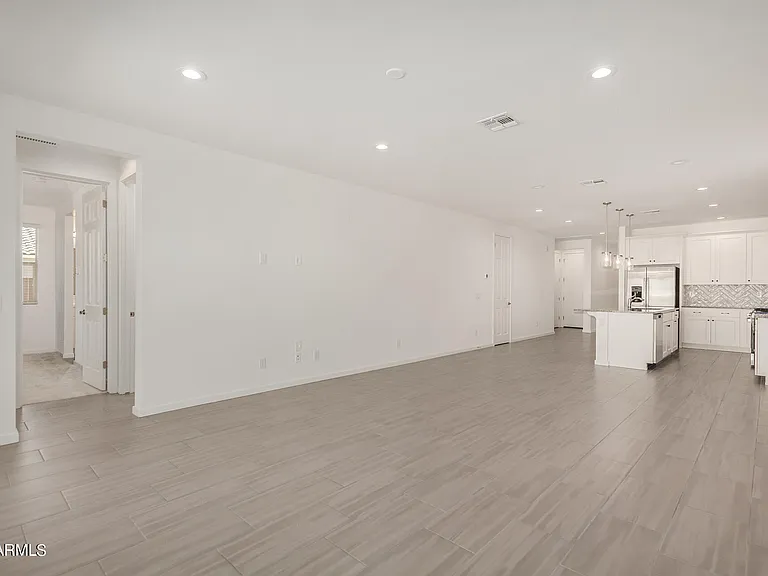 2503 S 180th Dr — Photo 10