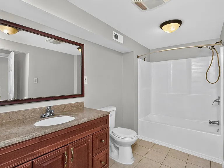 261 Eisenhower Dr — Photo 31