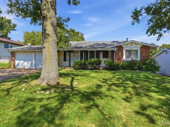 4935 Wickham Fen Rd, Florissant, MO 63033