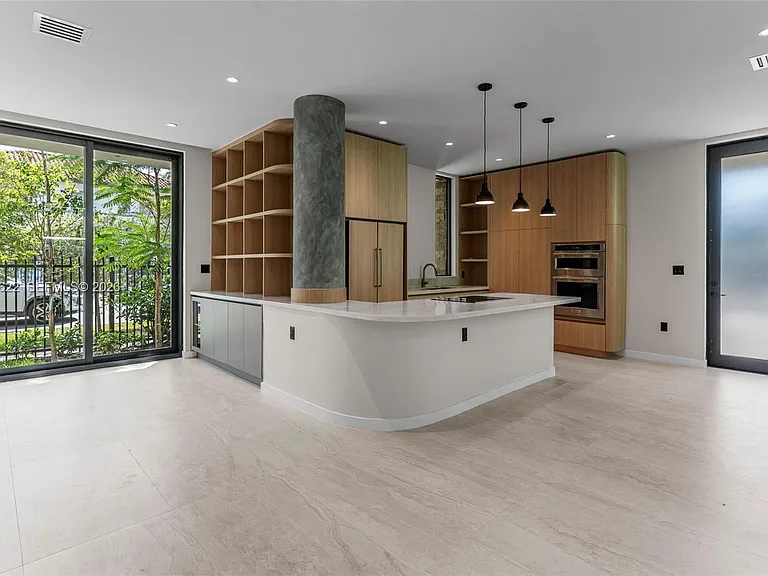 3601 SW 23rd Ter — Photo 1