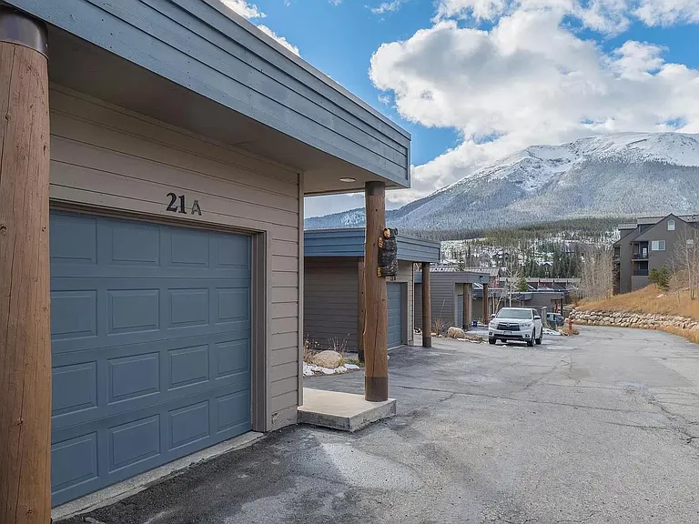 21 Deborah Ln — Photo 2