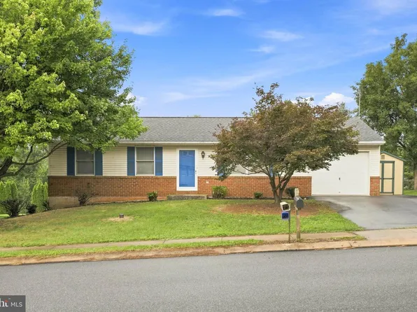 4 Barnhill Rd, Denver, PA 17517