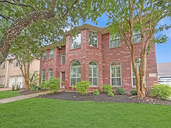 2nd image of 2410 Falcon Knoll Ln