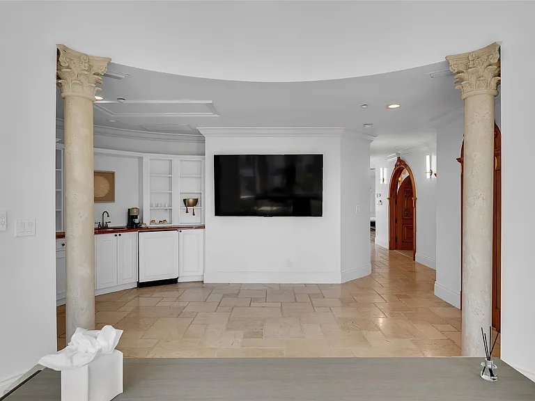 1011 Rhodes Villa Ave — Photo 86