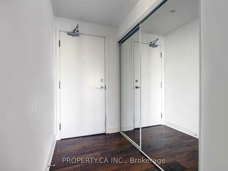 15 Grenville St #4704 — Photo 4