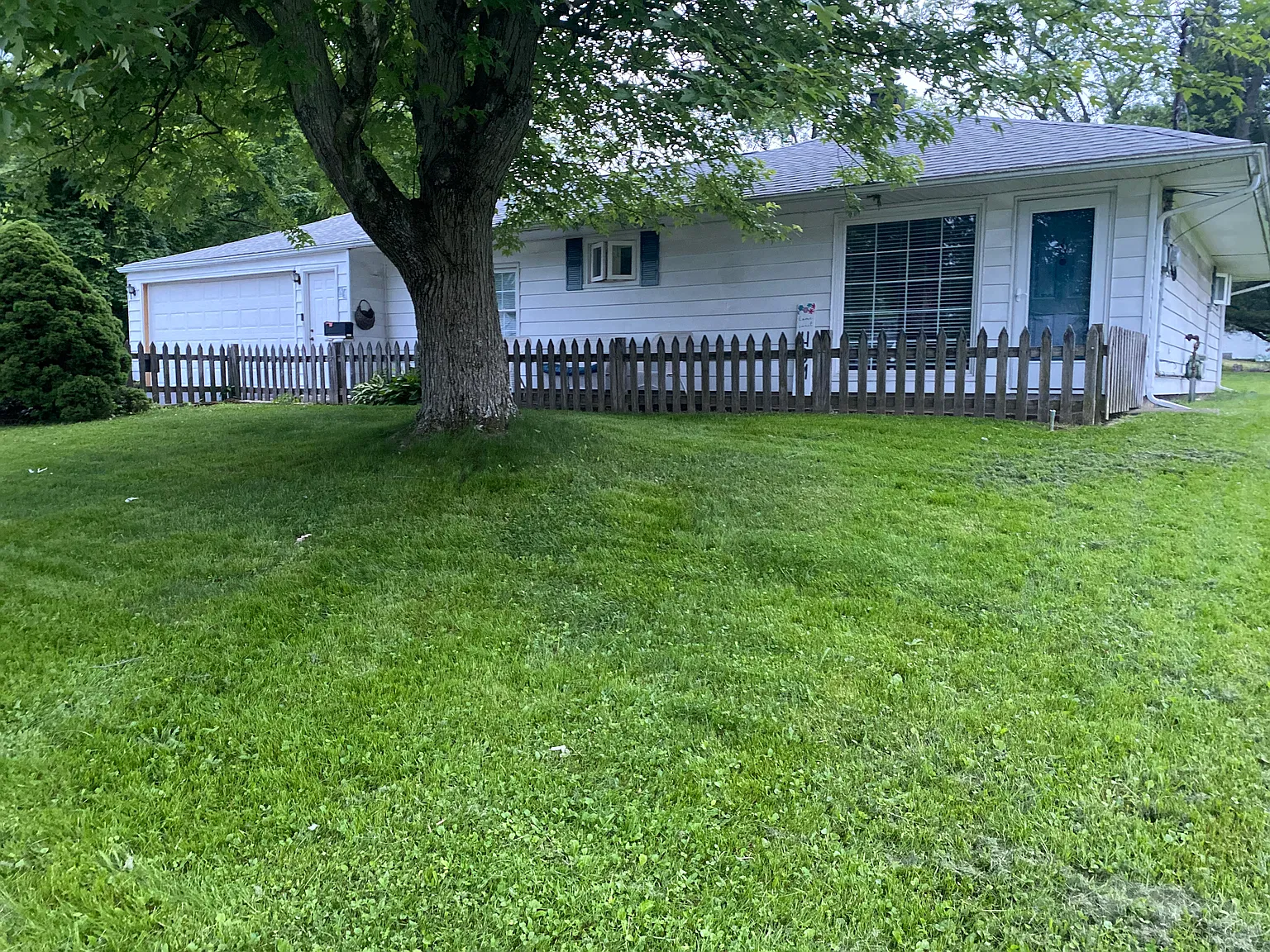 64 N Beverly Ave — Photo 1