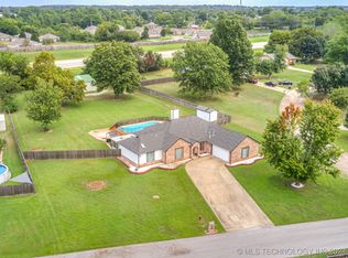 9681 Rosewood Dr, Broken Arrow, OK 74014