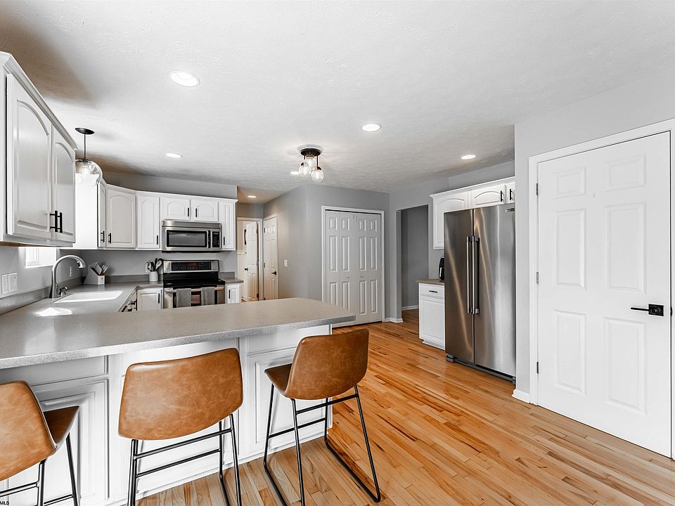 17th image of 195 Furfin Rd