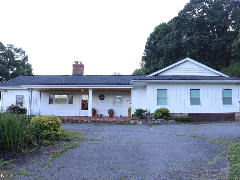 35065 Charles Town Pike — Photo 1