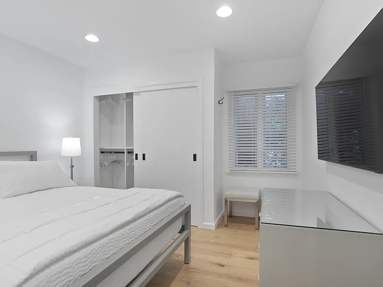 135 Montana Ave #8 — Photo 11