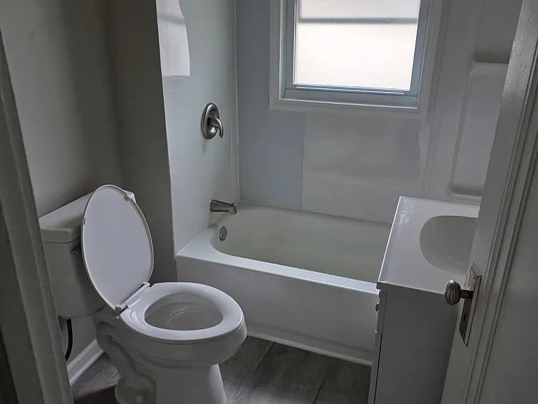1174 Linden Ave — Photo 7