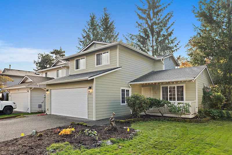 3 bed, 2.5 bath, 1424 sqft, $3,000 — Photo 1