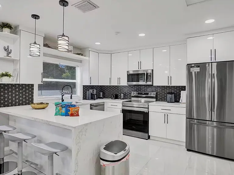 1701 Jefferson St — Photo 1
