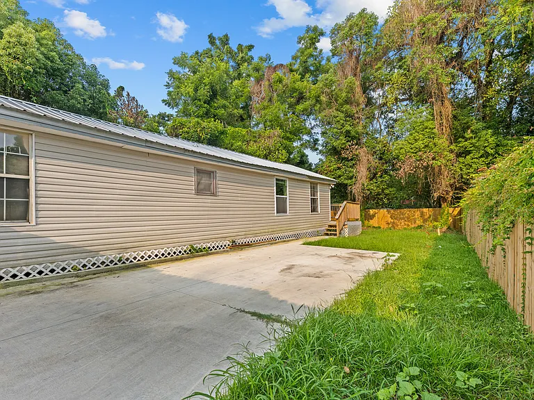 2318 Saxon St #A/B — Photo 10