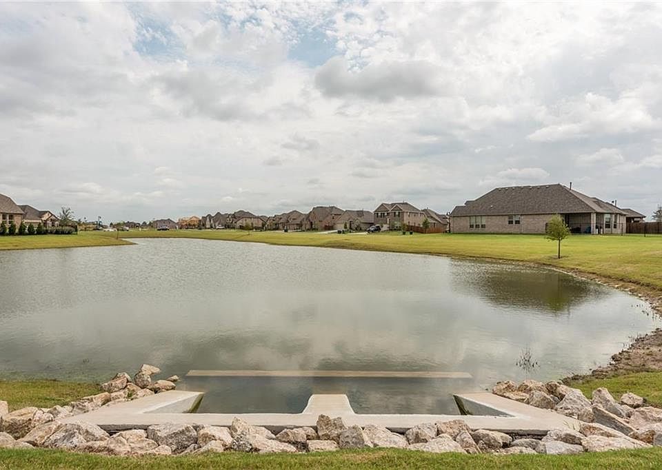 1st image of 553 Yellowstone Dr