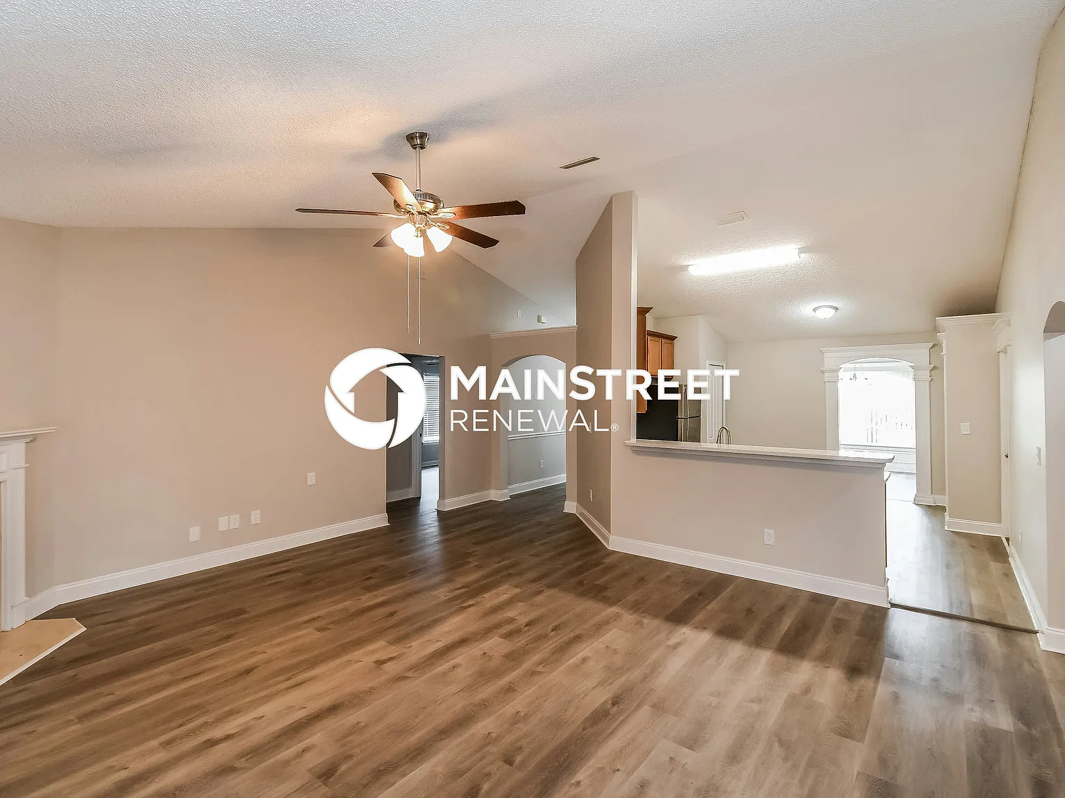 576 Thornberry Rd — Photo 3