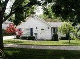 915 W 3rd St, Rochester, MI 48307