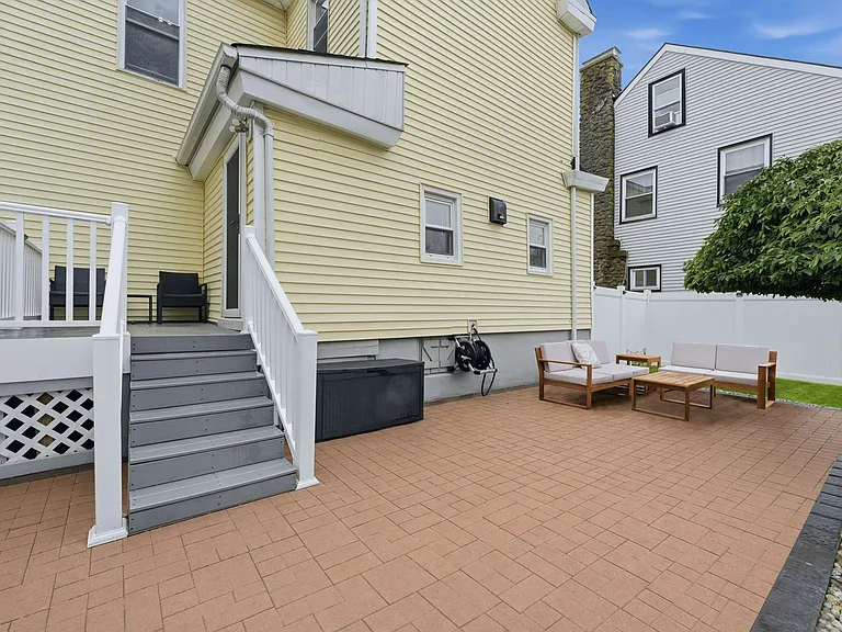 7 Fairview Ave — Photo 31