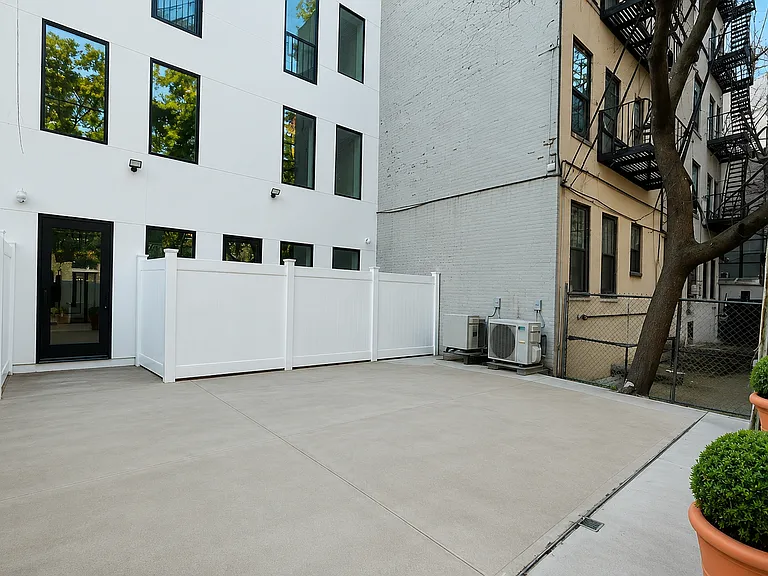 720 De Kalb Ave #2 — Photo 6