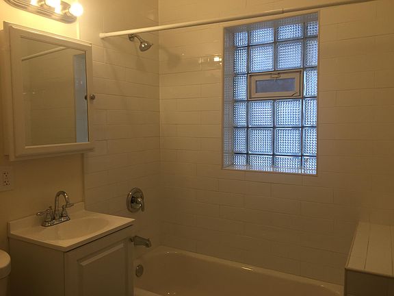 2nd image of 4838 W Belle Plaine Ave #1S