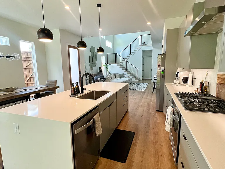 2407 Crossman Ave — Photo 5