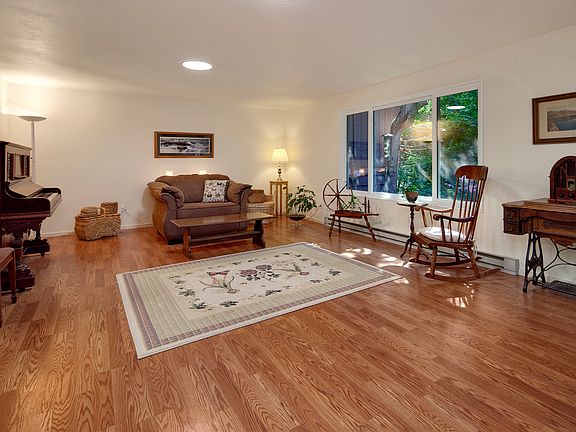 4th image of 6303 151st St NW