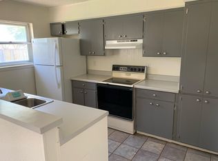 1733 Redwood St, Seguin, TX 78155
