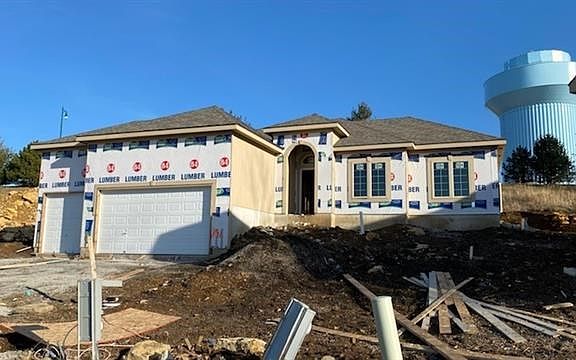 2nd image of 841 SE Hillside Cir