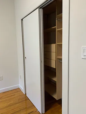 Rented by International Property Services LLC | media 4