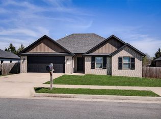620 Infantry Ln, Prairie Grove, AR 72753