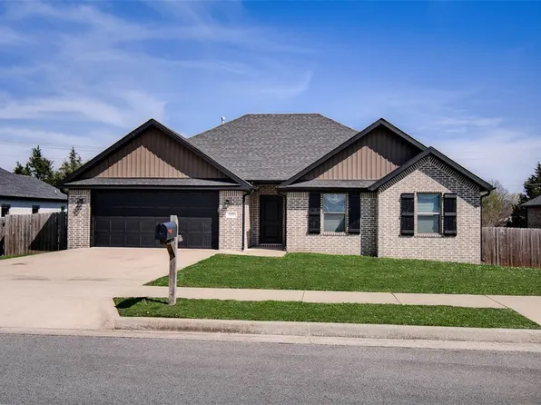 620 Infantry Ln, Prairie Grove, AR 72753