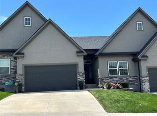 807 NE Algonquin St #B, Lees Summit, MO 64064